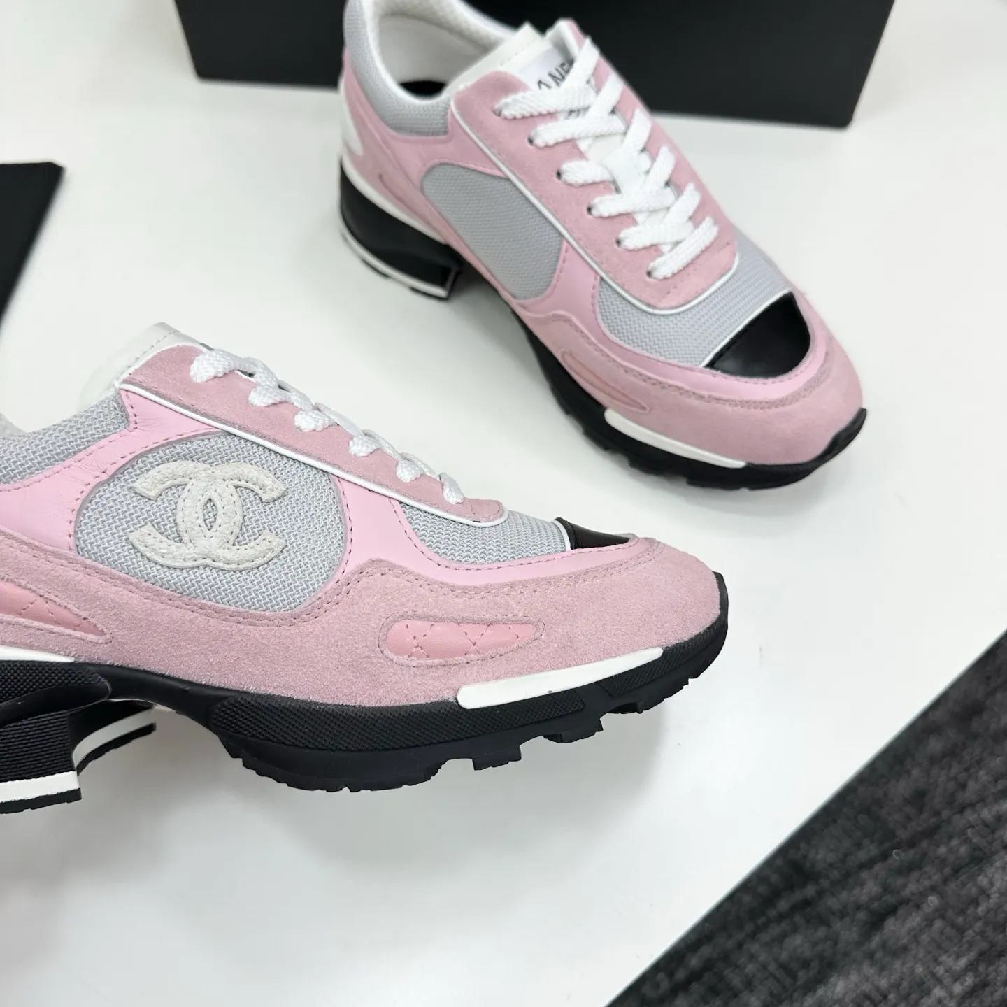 👟👟Ex-factory price 640👟👟Chanel Panda Shoes! 2025 counter's top casual sports shoes. This classic design; the upper is electro-embroidered with a variety of techniques; the outsole is fashionable and sporty; the unusual inclusion of a variety of color matching elements... The diversified mix and match is very good-looking and versatile, and can be used for leisure, fashion, sports, and outdoor... ꫛꫀꪝ Go➫ Materials: ❶Upper made of: original imported first-layer silk cowhide + original waterproof cloth + original first-layer cowhide ❷Inner lining: Original Yangli+wang ❸ Outsole based on: Original TPU combination outsole Counter boutique packaging complete set for women 35–41